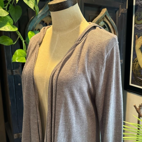 Umgee Taupe Brown asymmetric open front hooded cardigan with crochet lace cuffs - Picture 2 of 14